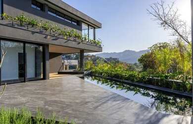 Imagem: A casa em condomínio possui 4 Dormitórios, 5 Banheiros, 5