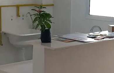 Imagem: O apartamento possui 2 Dormitórios, 1 Banheiro, 1 Vaga na garagem