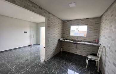 Imagem: A casa possui 2 Dormitórios, 1 Banheiro, 1 Vaga na garagem