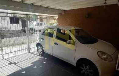 Imagem: A casa à venda possui 2 Dormitórios, 3 Banheiros, 2 Vagas