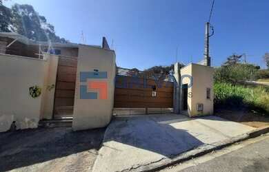 Imagem: A casa possui 1 Dormitório, 1 Banheiro, 1 Vaga na garagem