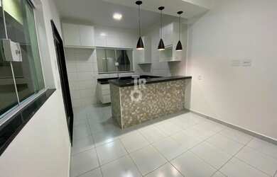 Imagem: A casa possui 3 Dormitórios, 3 Banheiros, 2 Vagas na garagem