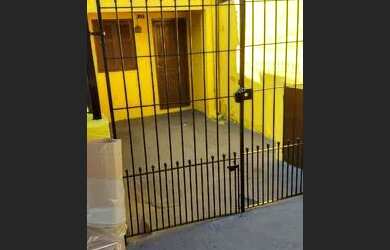 Imagem: A casa possui 1 Dormitório e 1 Vaga na garagem e está localizado