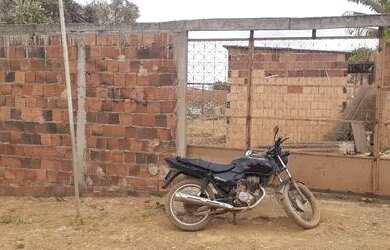 Imagem: A casa possui 1 Dormitório, 1 Banheiro, 4 Vagas na garagem