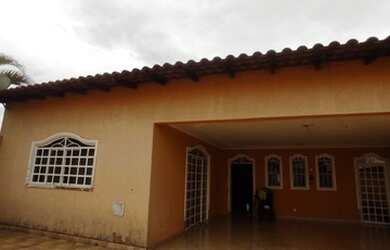 Imagem: A casa em condomínio possui 3 Dormitórios, 2 Banheiros, 500m²