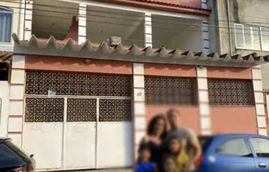 Imagem: A casa possui 3 Dormitórios, 4 Banheiros, 1 Vaga na garagem