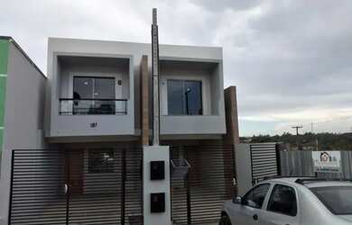 Imagem: A casa possui 3 Dormitórios, 3 Banheiros, 2 Vagas na garagem