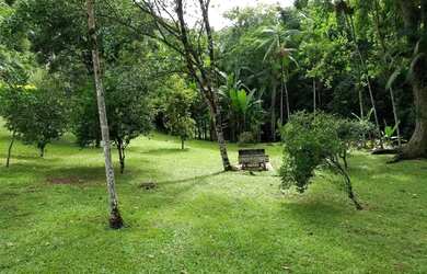 Imagem: A casa possui 4 Dormitórios, 1 Banheiro, 2 Vagas na garagem