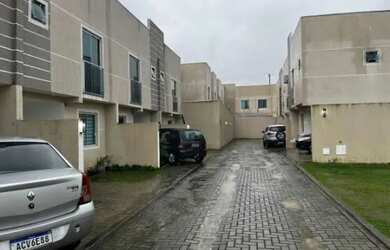 Imagem: A casa possui 3 Dormitórios, 2 Banheiros, 1 Vaga na garagem