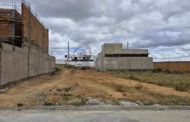 Imagem: O terreno possui 180m² de Área e está localizado em Centro