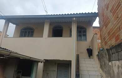 Imagem: A casa possui 2 Dormitórios, 1 Banheiro, 3 Vagas na garagem