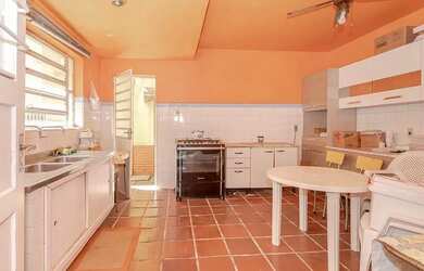 Imagem 2: Casa em Menino Deus. Área de serviço, 321m² de Área, 4 Vagas na garageme3...