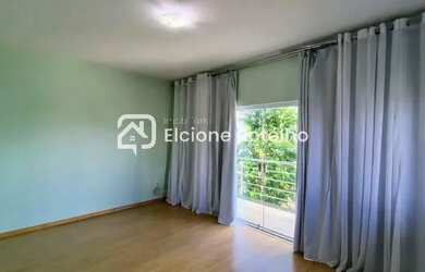 Imagem: A casa possui 5 Dormitórios, 2 Banheiros, 5 Vagas na garagem