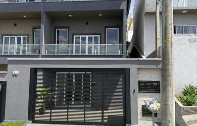 Imagem: A casa possui 3 Dormitórios, 5 Banheiros, 4 Vagas na garagem