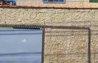 Imagem: A casa possui 2 Dormitórios, 2 Banheiros, 1 Vaga na garagem