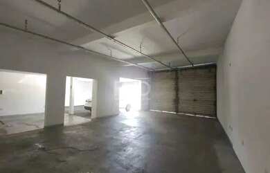 Imagem: O depósito possui 1 Vaga na garagem, 362m² de Área e está