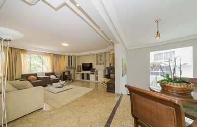 Imagem: A casa possui 3 Dormitórios, 4 Banheiros, 233-0m² de Área