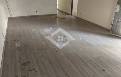 Imagem: A casa possui 3 Dormitórios, 2 Banheiros, 5 Vagas na garagem