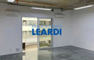 Imagem: O depósito possui 1 Vaga na garagem, 40m² de Área e está