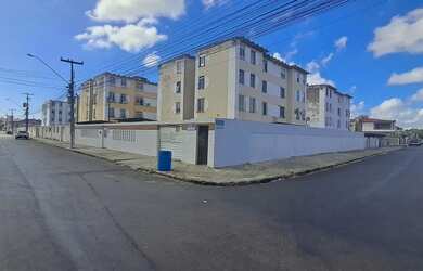 Imagem: O apartamento possui 3 Dormitórios, 1 Banheiro, 1 Vaga na garagem