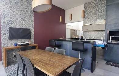 Imagem: A casa em condomínio à venda possui 3 Dormitórios, 5 Banheiros