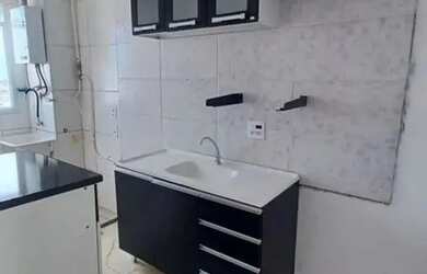 Imagem: O apartamento possui 2 Dormitórios, 1 Banheiro, 1 Vaga na garagem