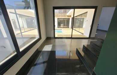 Imagem: A casa em condomínio possui 3 Dormitórios, 4 Banheiros, 3