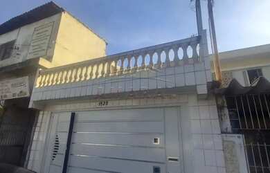 Imagem: A casa possui 3 Dormitórios, 3 Banheiros, 1 Vaga na garagem