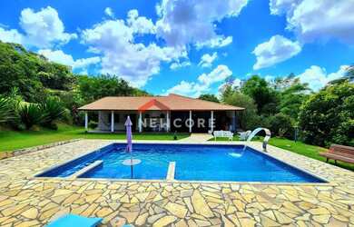 Imagem: A fazenda possui 400m² de Área e está localizado em Terra