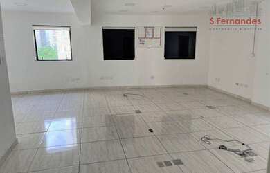 Imagem: O depósito possui 2 Vagas na garagem, 74m² de Área e está