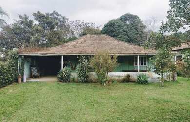 Imagem: A casa possui 3 Dormitórios, 1 Banheiro, 1 Vaga na garagem