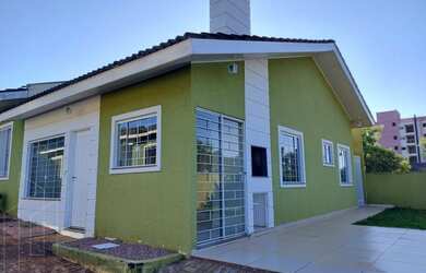 Imagem: A casa em condomínio possui 3 Dormitórios, 1 Banheiro, 2 Vagas