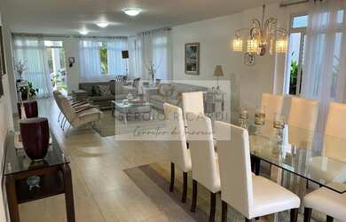 Imagem: A casa possui 4 Dormitórios, 5 Banheiros, 2 Vagas na garagem