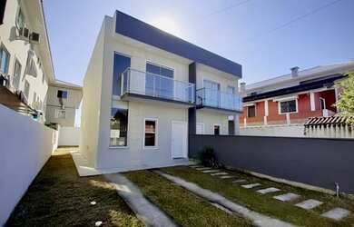 Imagem: A casa à venda possui 2 Dormitórios, 2 Banheiros, 1 Vaga na