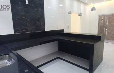 Imagem: A casa possui 3 Dormitórios, 3 Banheiros, 4 Vagas na garagem