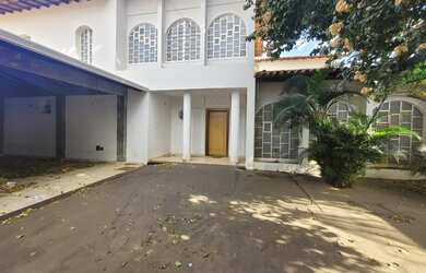 Imagem: A casa possui 5 Dormitórios, 5 Banheiros, 5 Vagas na garagem