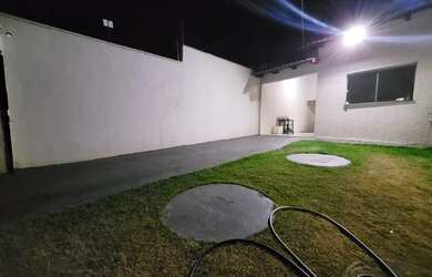 Imagem: A casa possui 3 Dormitórios, 2 Banheiros, 5 Vagas na garagem