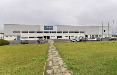 Imagem: O depósito possui 5 Vagas na garagem, 7.450m² de Área e