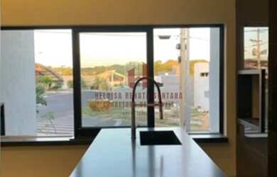 Imagem: A casa em condomínio possui 3 Dormitórios, 3 Banheiros, 2