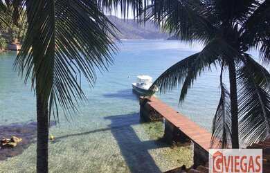 Imagem: A casa possui 4 Dormitórios, 3 Banheiros, 350m² de Área e