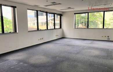 Imagem: O depósito possui 5 Vagas na garagem, 280m² de Área e está