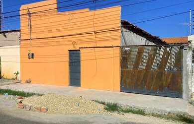 Imagem: A casa possui 1 Dormitório, 1 Banheiro, 4 Vagas na garagem