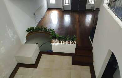 Imagem: O depósito possui 4 Vagas na garagem, 389m² de Área e está