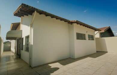 Imagem: O depósito possui 1 Vaga na garagem, 360m² de Área e está