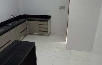 Imagem: A casa possui 3 Dormitórios, 3 Banheiros e 1 Vaga na garagem