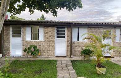 Imagem: A casa possui 1 Dormitório, 1 Banheiro, 1 Vaga na garagem