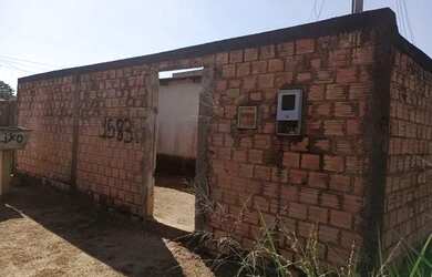 Imagem: A casa possui 3 Dormitórios, 1 Banheiro e está localizado