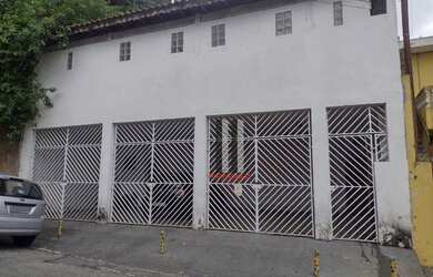 Imagem: A casa possui 3 Dormitórios, 2 Banheiros, 3 Vagas na garagem