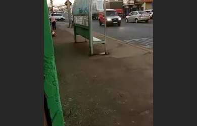 Imagem: A casa possui 3 Dormitórios, 1 Banheiro, 1 Vaga na garagem