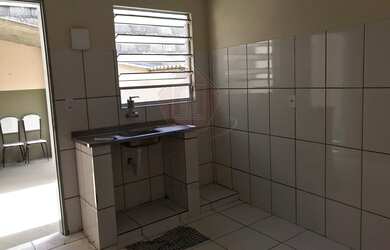 Imagem: A casa possui 1 Dormitório, 1 Banheiro, 50m² de Área e está